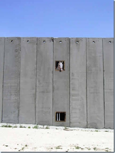 [Banksy4_thumb32.jpg]