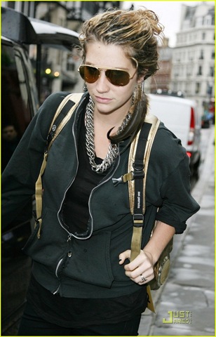 [kesha-tik-tok-london-01[4].jpg]