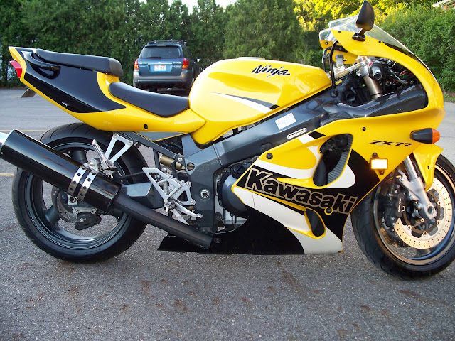 Kawasaki zx9r 1996 черно оранжевый