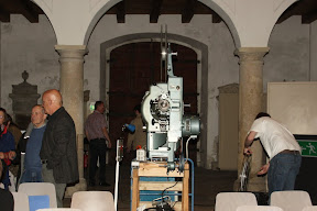 Links im Bild: Regensburger Alt-Kinomeister Werner Hofbauer (Ostentor-Kino, Altstadtkinos), der für die Technik zuständig war.