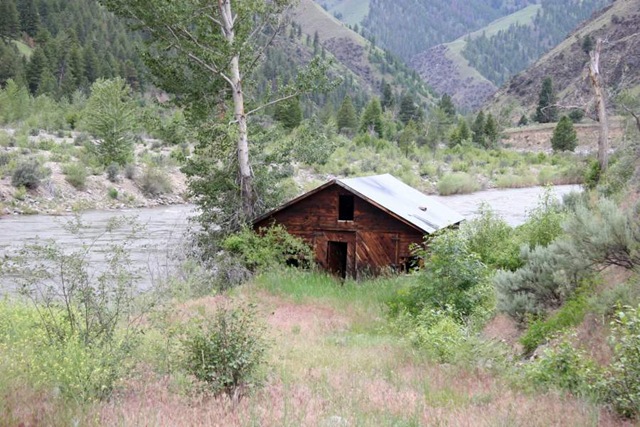 [Old Mine Pump House on Salmon River 04[2].jpg]
