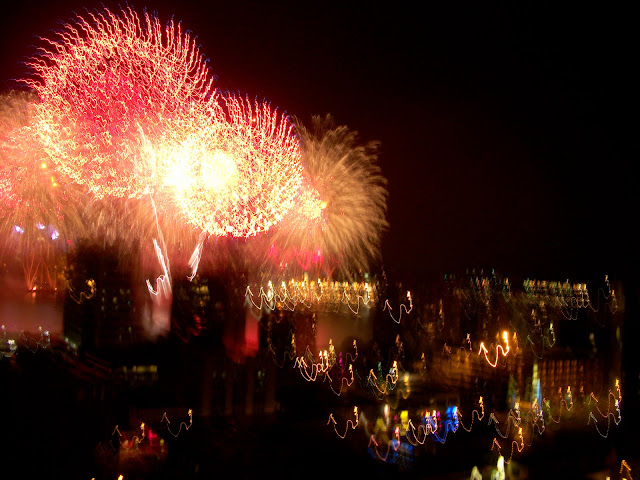 The grand finale, after 40 minutes of explosions. 