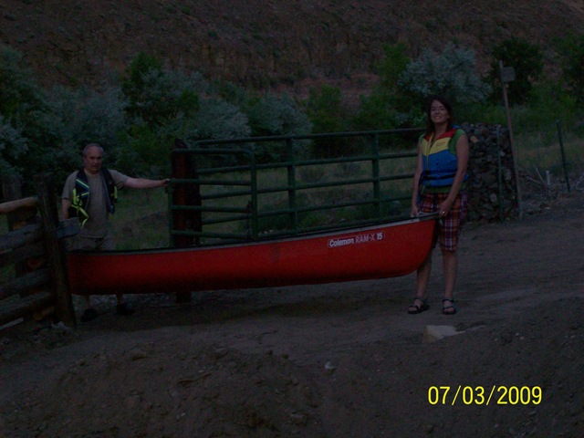 [Owyhee reunion  Frank and Bekah end of canoe trip[3].jpg]