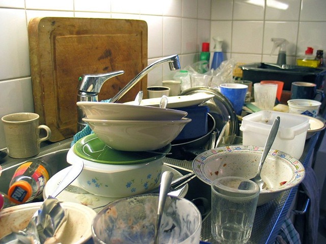 [800px-Dirty_dishes[7].jpg]