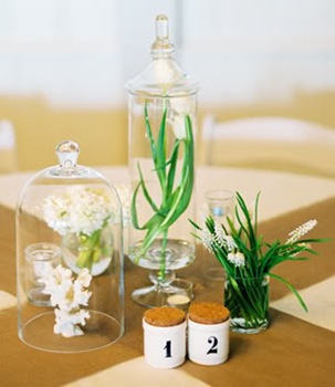 11-simple-DIY-centerpieces glass vessels tulips ferns