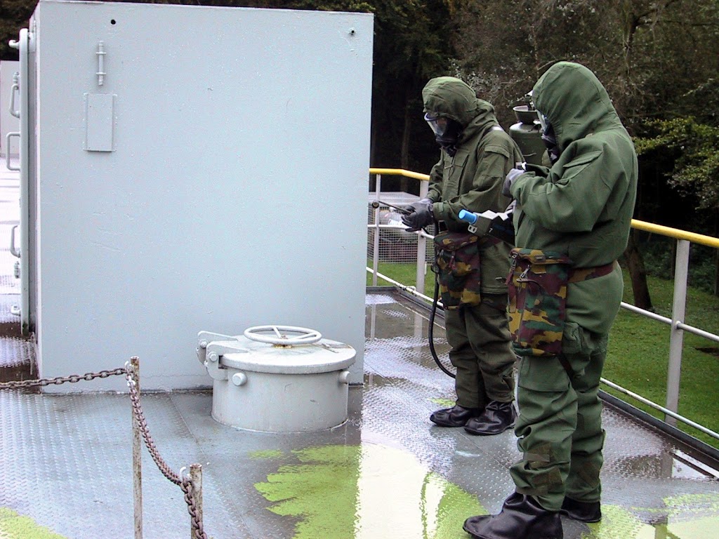 Où acheter un équipement NBC complet Marine%202004%20NBC%20De%CC%81contamination%20%26%20Detection%20006_edited