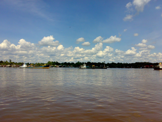 Pelabuhan sampit. keren kan????