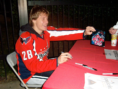 Best. Picture. Of. The. Night.  Semin looks great in this pic!