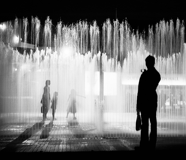 Черно-Белое Фото The_fountain__by_Drooper