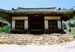 The remains of Jang Sajin Chungnyeolsa shrine