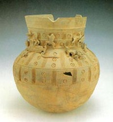 Gyeongju National Museum Long-necked jar with applied figurines
