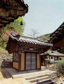 Daegu House for the god of mountain in  Pagyesa Temple 01
