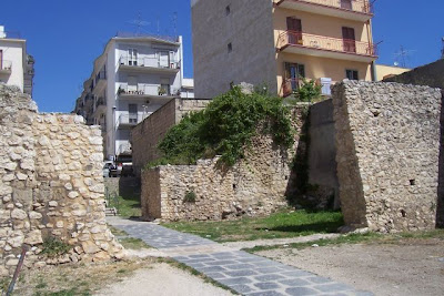 Manfredonia, Antiche mura