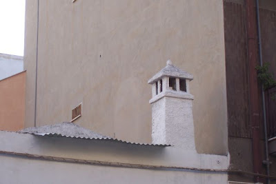 Manfredonia, Antico comignolo in Via Scaloria