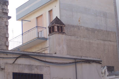 Manfredonia, Antico comignolo in Via Scaloria