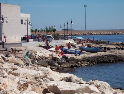 Manfredonia, Al bagno sulla scogliera