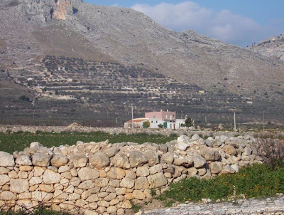 Manfredonia, Paesaggio garganico con muretto a secco