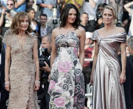 [blog+-fest+cannes09_-isabelle-huppert-etc+robes.jpg]