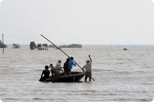 Floods wreak havoc in Andhra, Karnataka008
