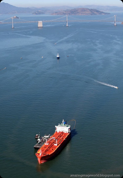 Spill occurred across the San Francisco bay001