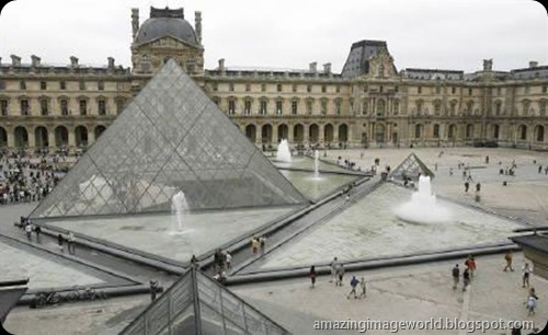 Apple's first French store at Louvre003