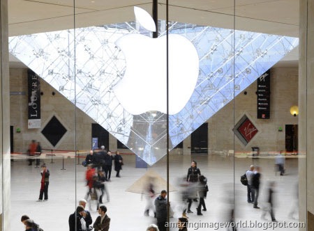 [Apple's first French store at Louvre005[3].jpg]