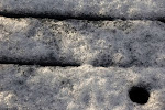 Sneeuw op de tuinbank
