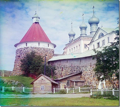 Corner tower of the Trinity Cathedral in the Solovetskii Monastery, Solovetski Islands; 1915
Sergei Mikhailovich Prokudin-Gorskii Collection (Library of Congress).