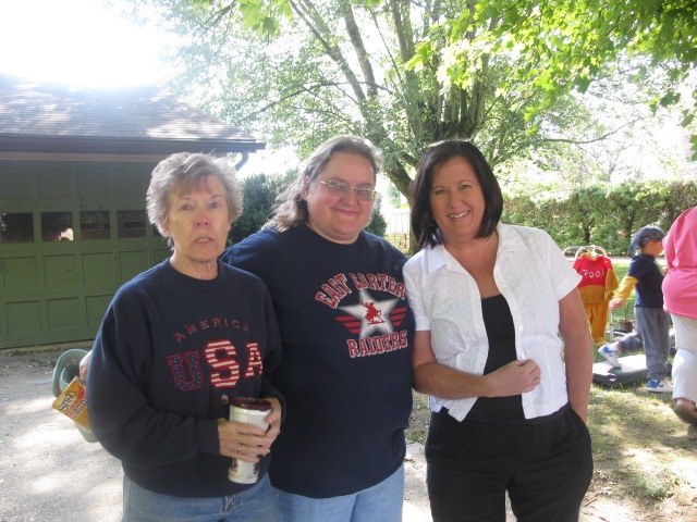 [yard sale day 083[3].jpg]