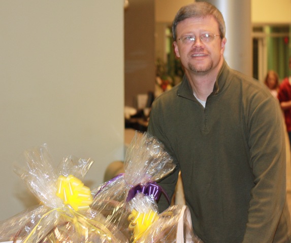 [basket of hope delivery 017[4].jpg]