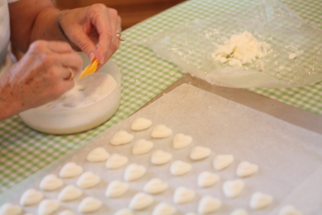 [wedding preparations 2010 0021_resize[4].jpg]