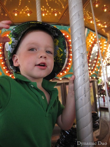 [gus -c ool shot on the merry go round[2].jpg]