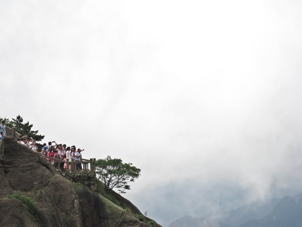Tourists at Huang Shan