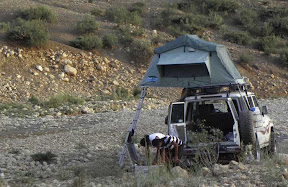 – Zeltplatz im Zagros-Gebirge. Das Zelt kann nach Wunsch seitlich oder nach hinten aufklappend montiert werden. – Zeltplatz im Zagros-Gebirge. Das Zelt kann nach Wunsch seitlich oder nach hinten aufklappend montiert werden.
