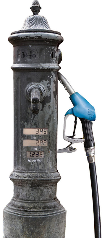 fontana d'acqua come pompa di benzina