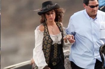 slice_pirates_caribbean_stranger_tides_geoffrey_rush_penelope_cruz_01