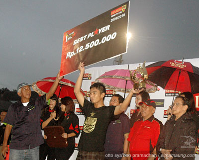 munadi pemain terbaik LSI U21 2010