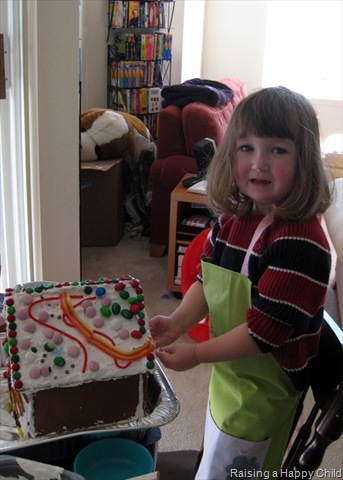 [Dec23_GingerbreadHouse_1_SM[3].jpg]