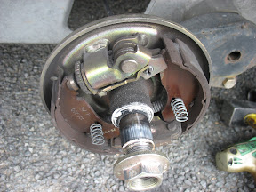 Remtrommel en lager worden vervangen.