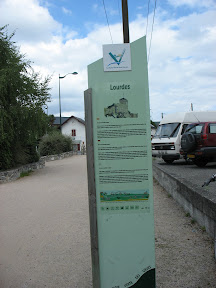 Langs het fietspad op de oude spoorbaan.