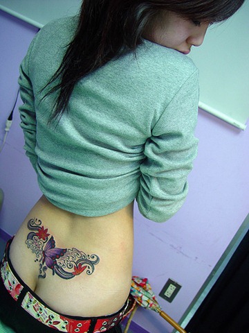[sexy-asian-girl-hip-tattoo[5].jpg]