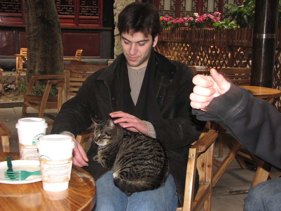 Julien et le chat. Julien et le chat.