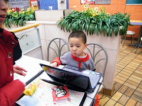 family gathered in KFC Tiedong franchise.