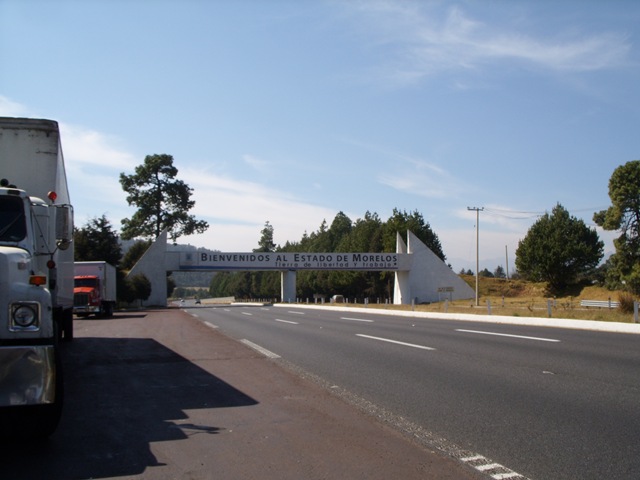 [returning thru mexico and u.s 040[2].jpg]