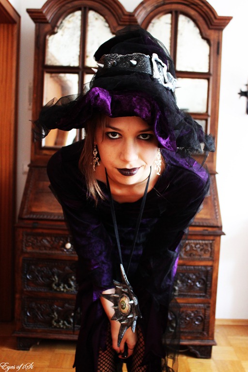 Eyes-of-iSi-Halloween-Outfit-Hut