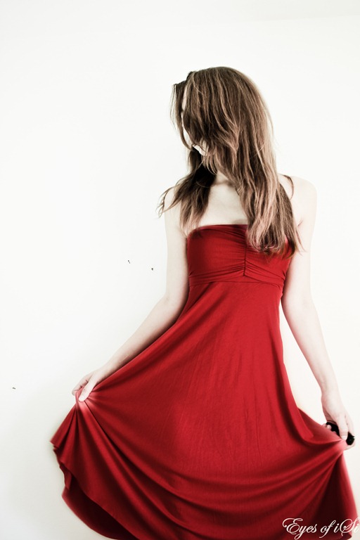 [Eyes-of-iSi-Rotes-Kleid[4].jpg]