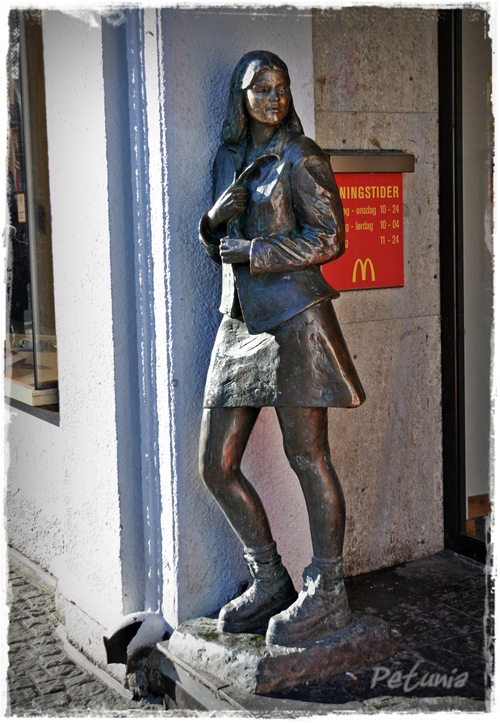 Statue 8