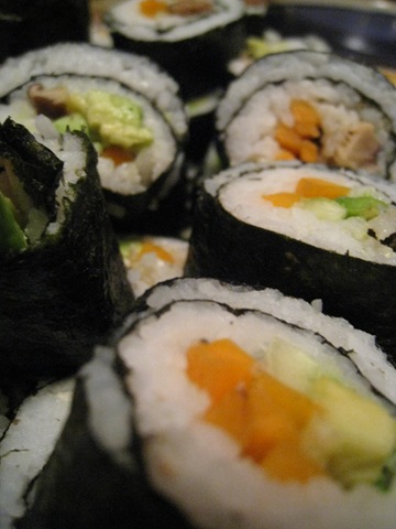 [pile o sushi[2].jpg]
