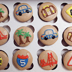 Custom Cupcakes - 2010-03-26_20-28-49_8075.jpg