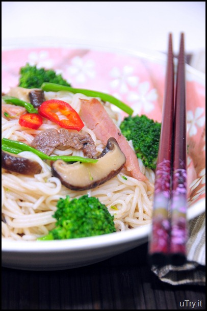 Broccoli-Beef and Shiitake Mushroom Rice Noodle
